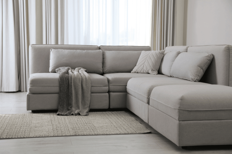 Welche Teppichfarbe passt zu einem grauen Sofa? Ratgeber und Inspirationen